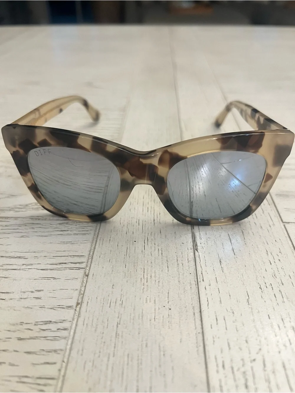 DIFF “Bella” Eyewear Cream Tortoiseshell Cat-Eye Sunglasses in Brown-NWOT!